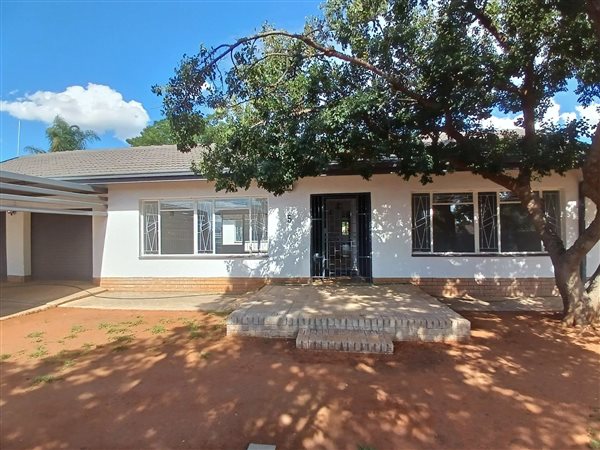 4 Bedroom Property for Sale in El Toro Park Northern Cape